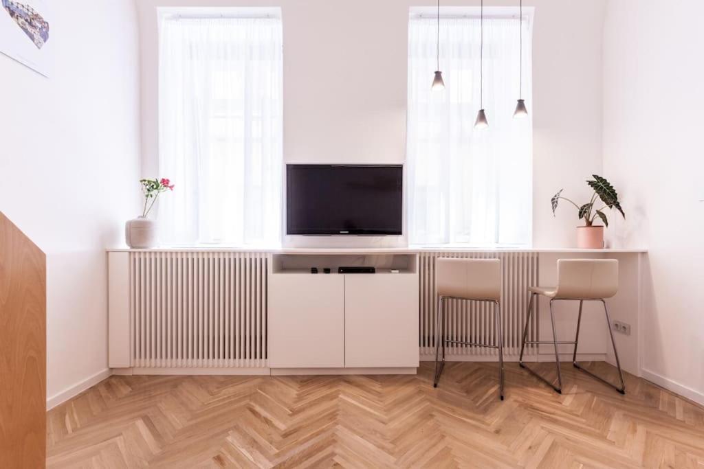 Eszter'S Lovely Downtown Apartment Будапеща Екстериор снимка